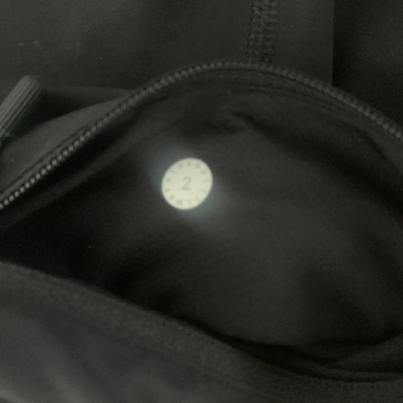 Lululemon Pace Rival Crop Pants 22" Inseam size 2 black mesh panel stash pocket - Picture 7 of 15